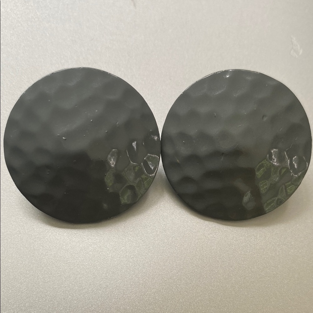 Vintage 80s gray Hammered Metal Disc pierced Earrings
